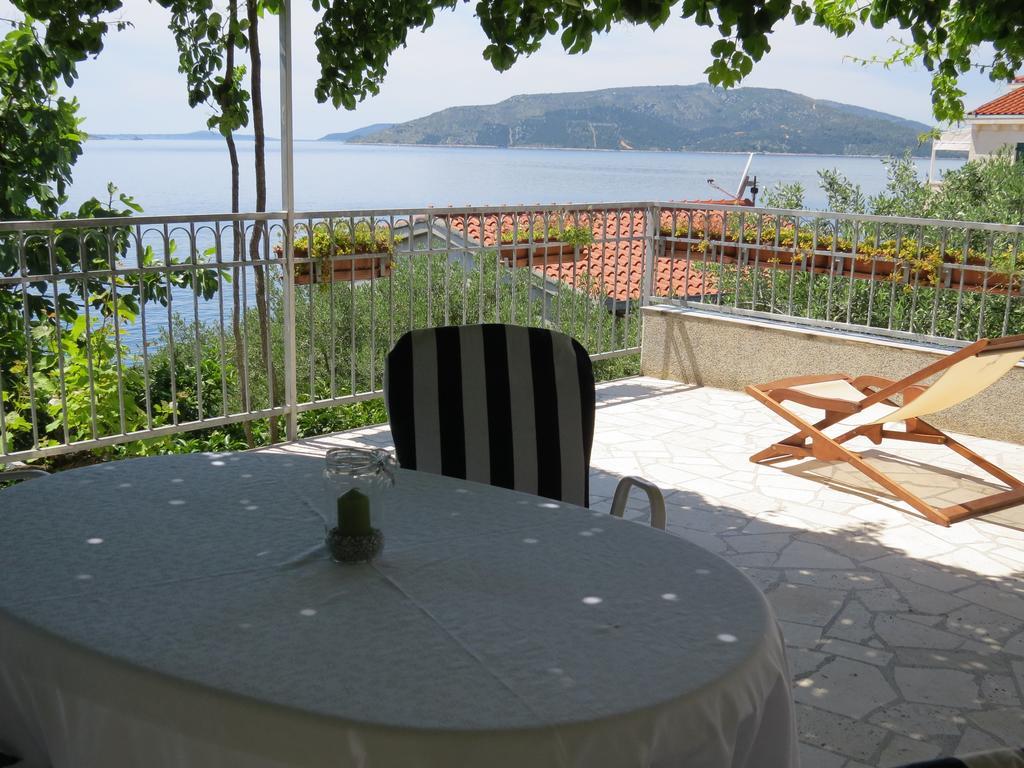 Apartments Lovric - 30 Meters To The Beach Trogir Eksteriør bilde