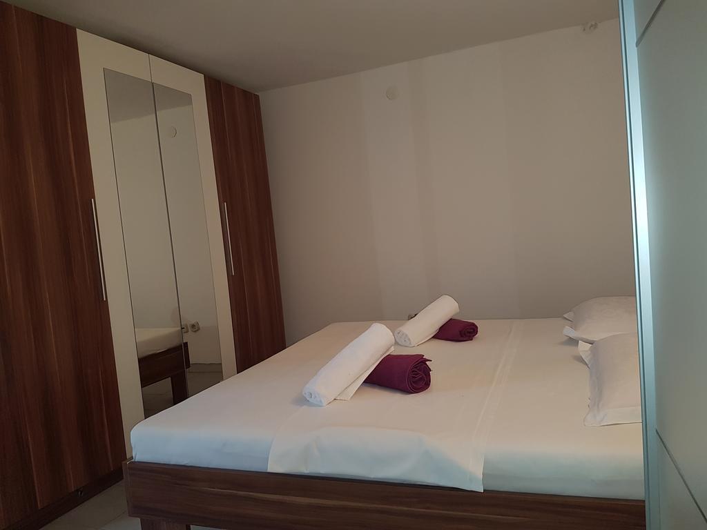 Apartments Lovric - 30 Meters To The Beach Trogir Eksteriør bilde