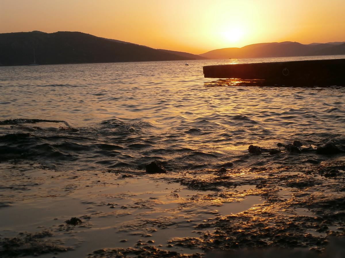 Apartments Lovric - 30 Meters To The Beach Trogir Rom bilde