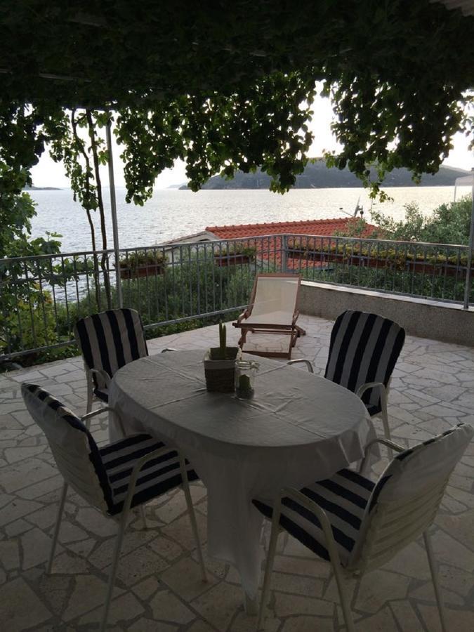 Apartments Lovric - 30 Meters To The Beach Trogir Eksteriør bilde